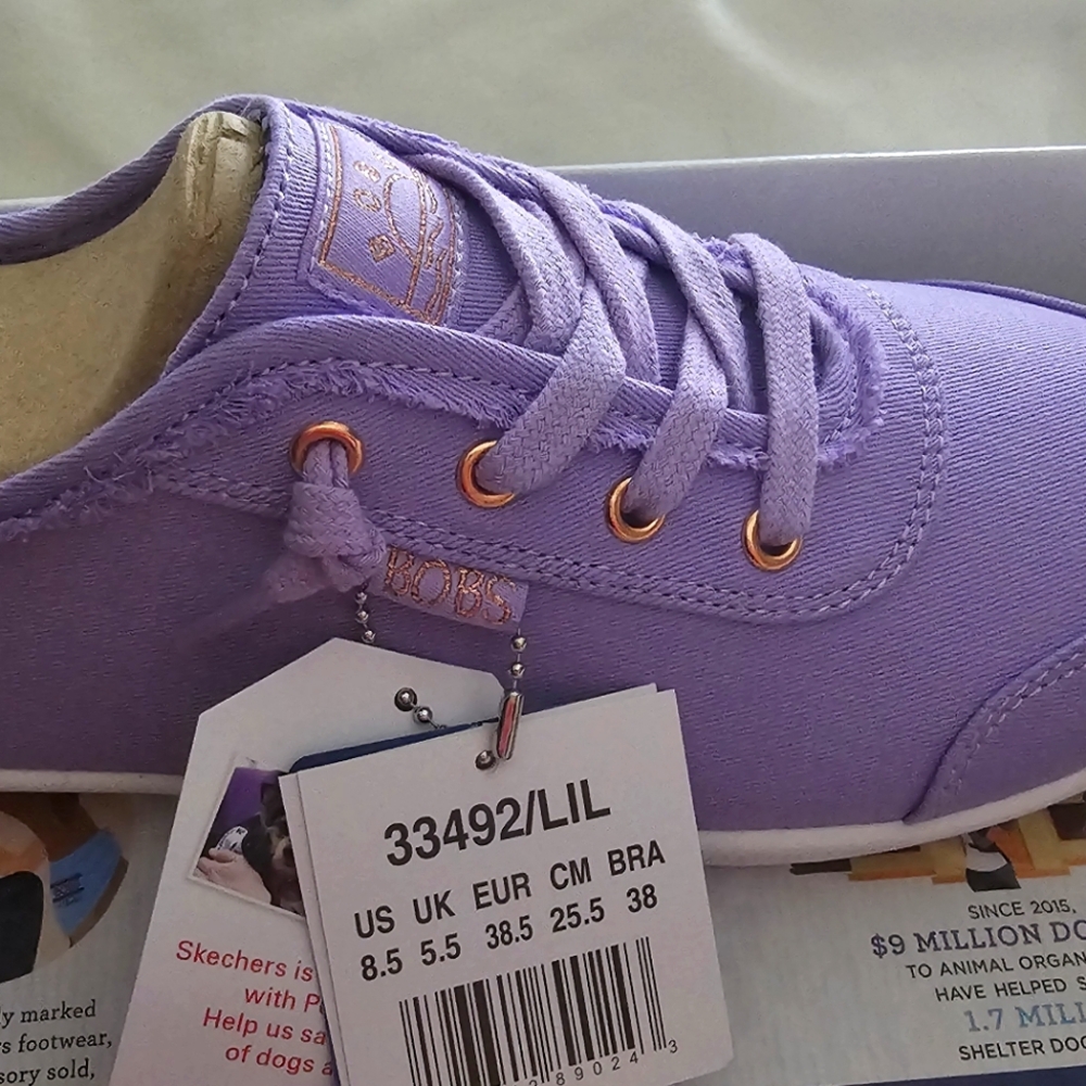 Sketchers sneakers 8.5 never worn